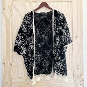 Bua Bua Rose Embroidered Kimono